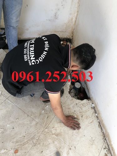 Thợ sửa đồng hồ nước